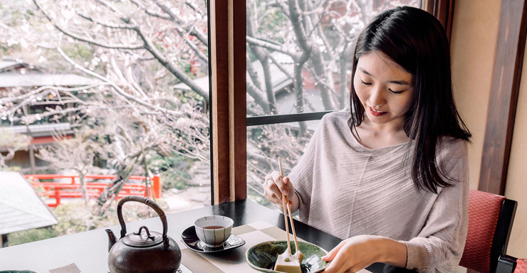 Ski Niseko: Pristine Powder & Japanese Cuisine